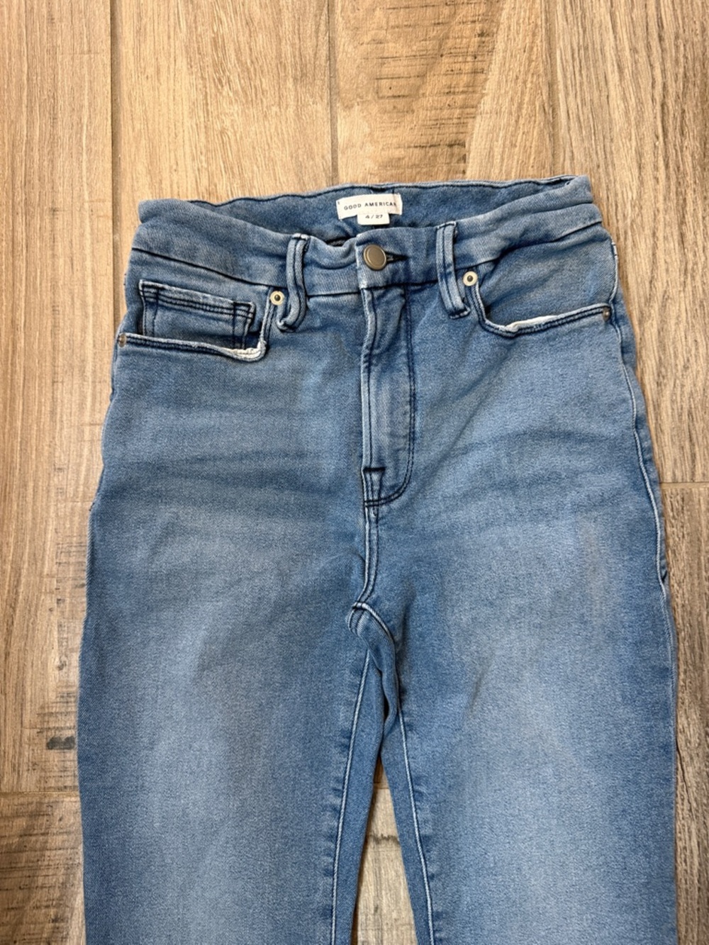 Good American Straight-Leg Jeans in Medium Blue Wash frayed Hem size 4/27 - Picture 4 of 8